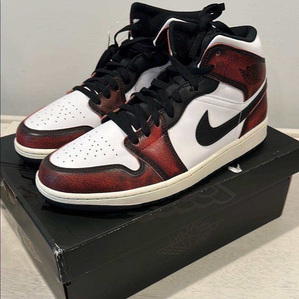 Nike Air Jordan Mid SE - Chicago Wear Away - Men’s US Size 12